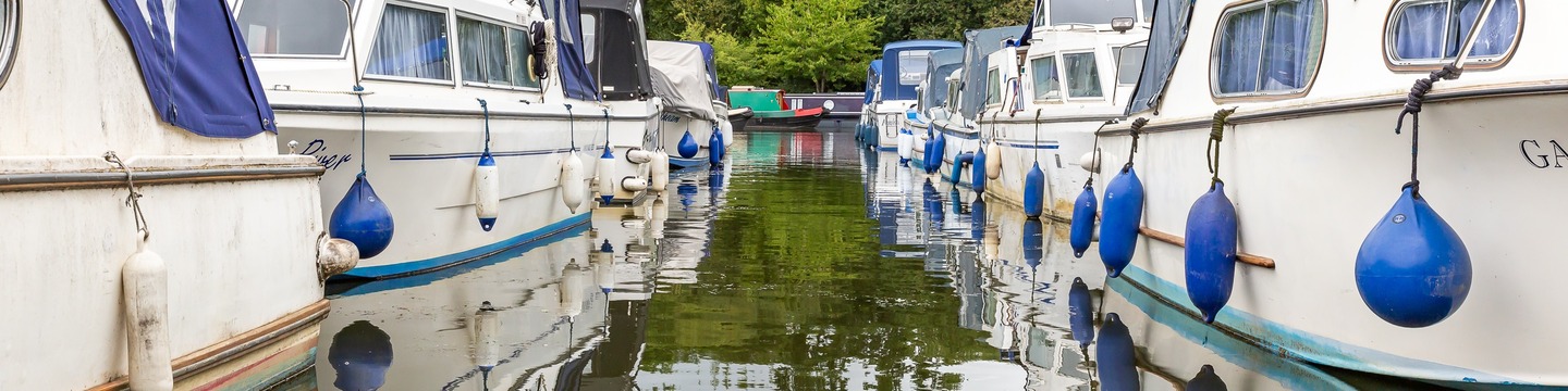 Boats on Papercourt Lake